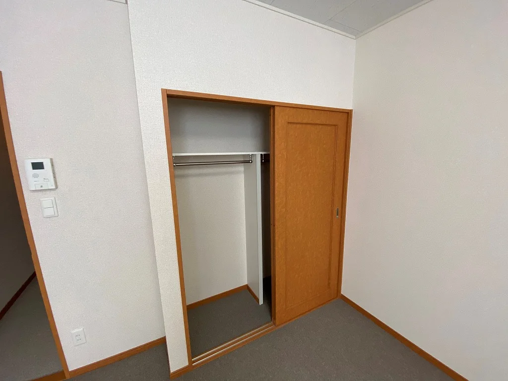 居室：１Fはフローリング　2Fは絨毯