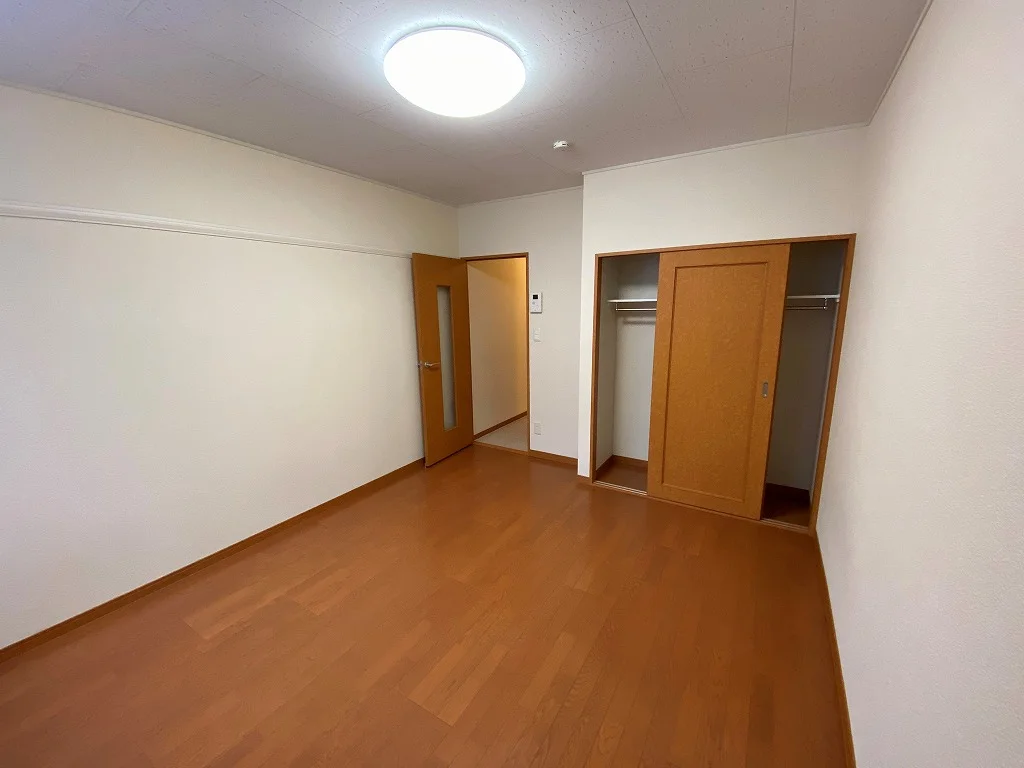 ※家具家電付きの部屋はローテーブル・TV・TV台が付きます。