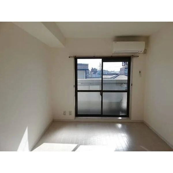 家具設置前のお部屋の画像になります