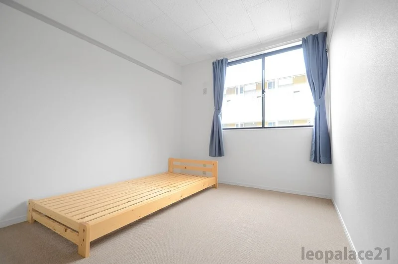 同シリーズの類似となります。現況を優先致します。