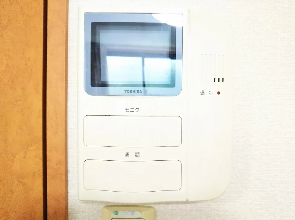 モニター付きインターホンで安心。同タイプの写真です。