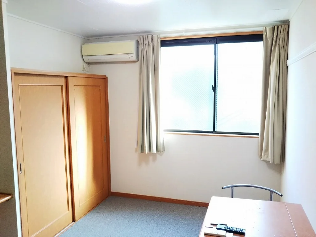 1階フローリング。2階カーペット敷き。同タイプの写真です。