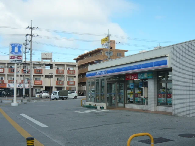 ローソン中城南上原店まで745m