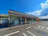 セブンイレブン屋島駅東店さんまで700m