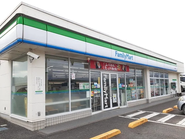 ファミリーマート 西都穂北店まで850m