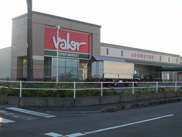 スーパーマーケットバロー竜南店まで110m