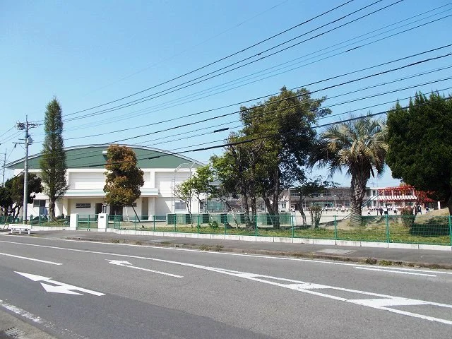 上長飯小学校まで650m
