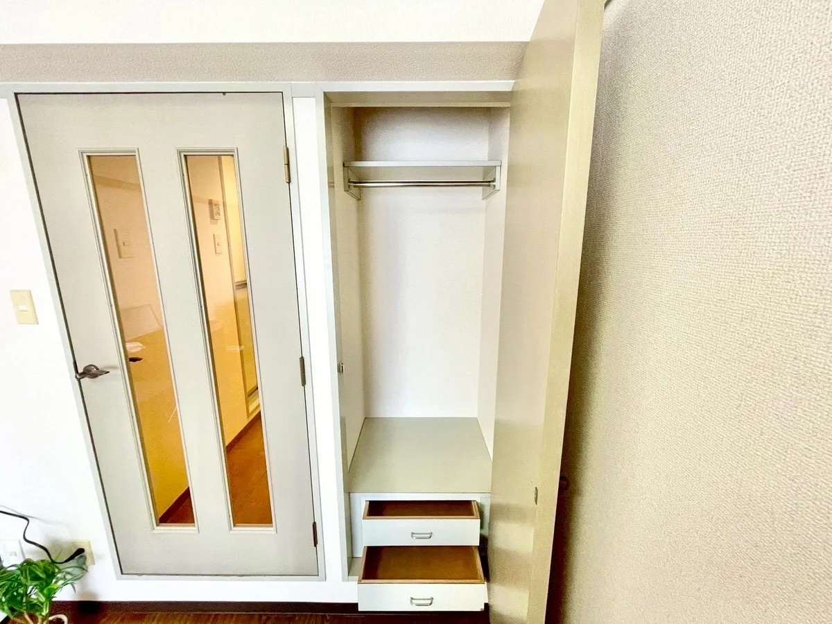 ※撮影用の観察植物・食器調理器具・雑貨類等はございません。※写真は現況優先