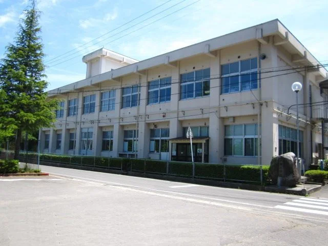 子吉小学校まで640m