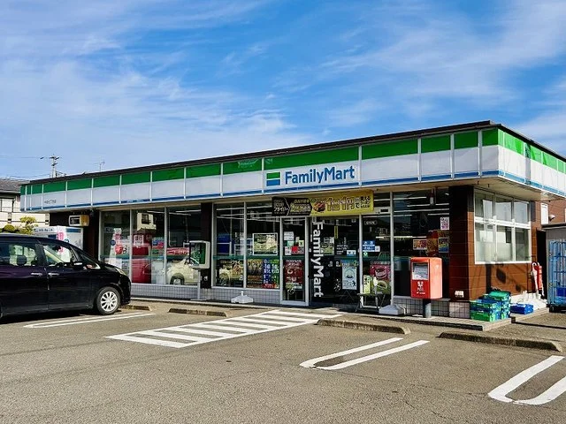 ファミリーマート 中田七丁目店まで350m