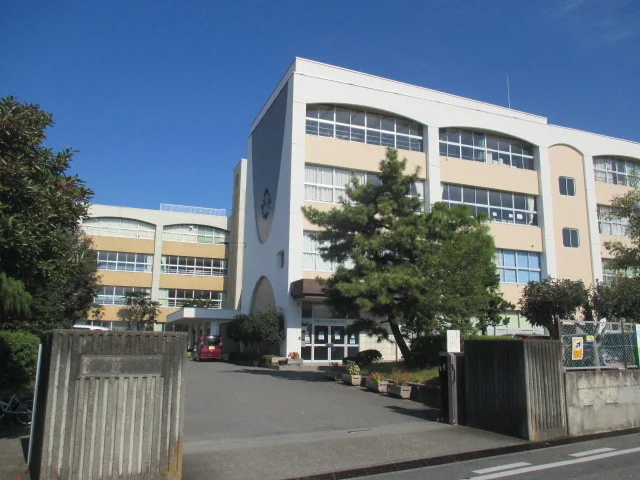 若松原中学校まで130m