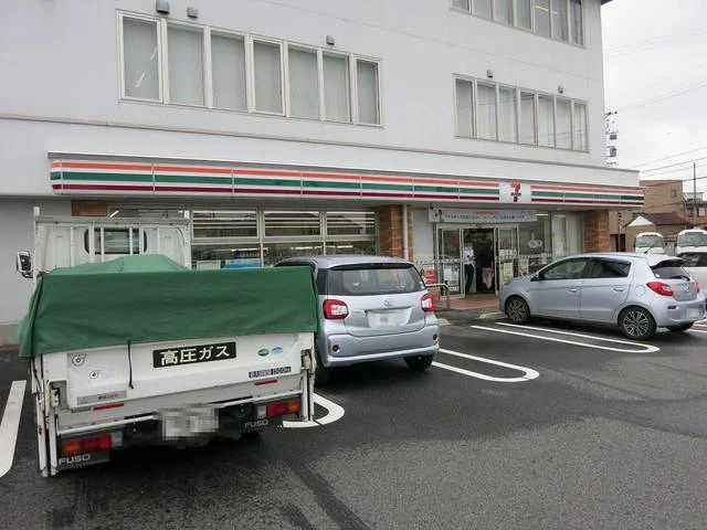 セブン-イレブン 岡崎割塚店まで400m