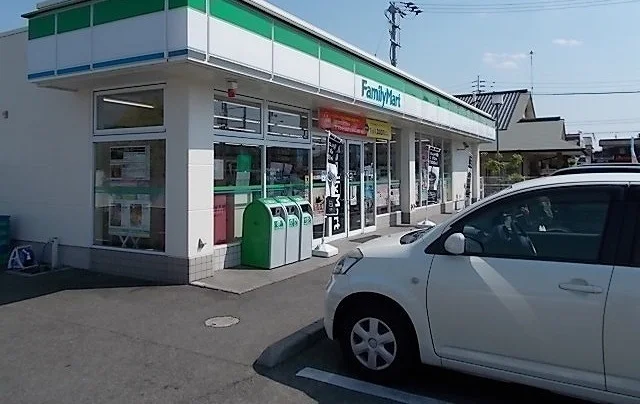 ファミリーマートさんまで150m