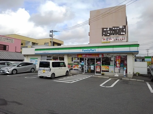 ファミリーマート東合川４丁目店まで250m