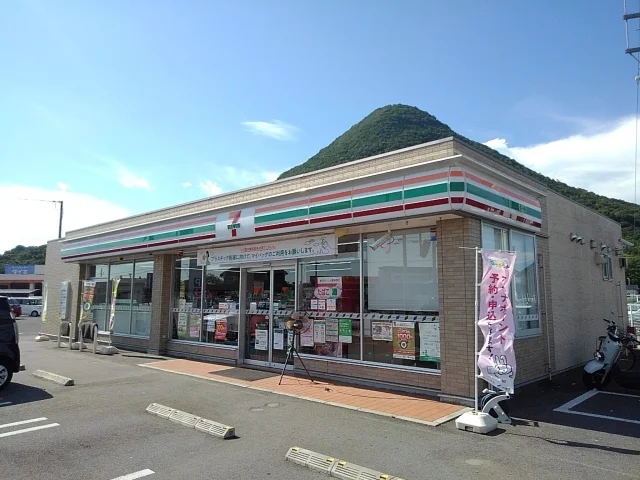 セブンイレブン丸亀飯山川原店まで800m