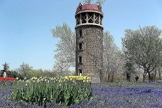 百合が原公園まで1800m