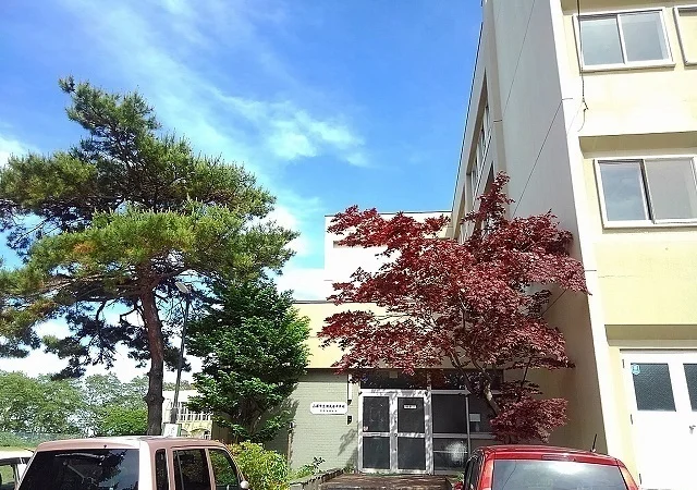 潮見台中学校まで670m