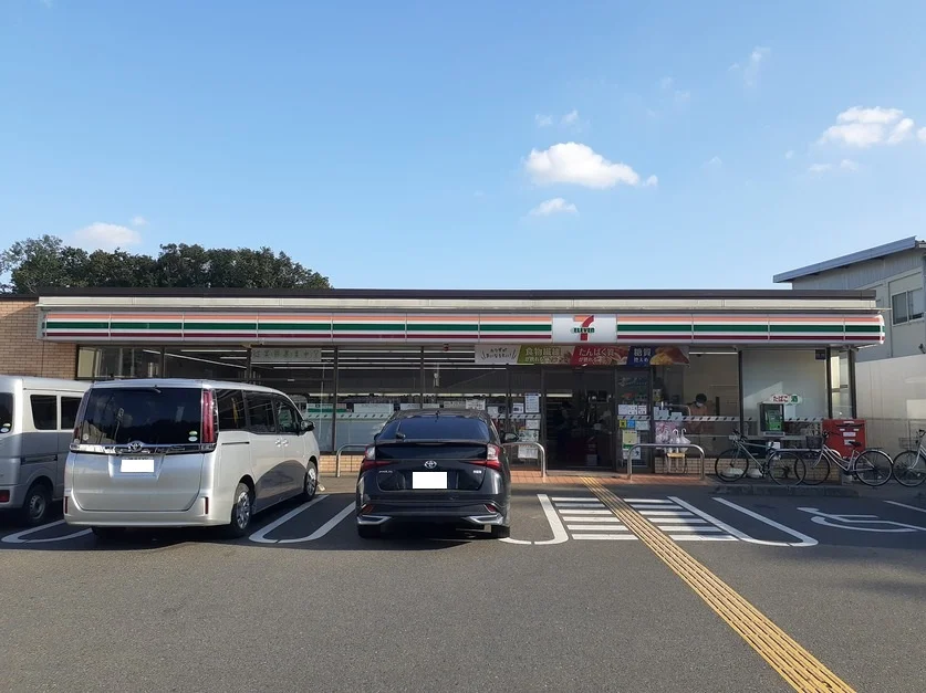 セブンイレブン　三芳上富店まで550m