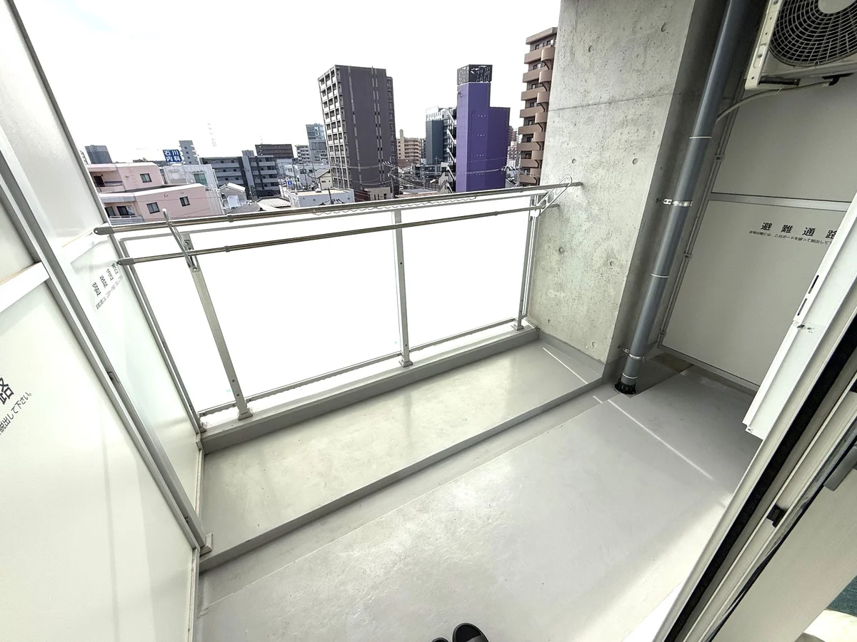 芝とバルコニーチェアを設置予定