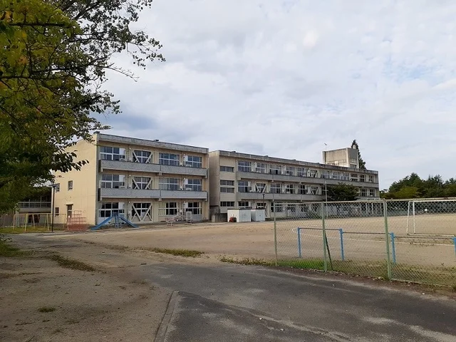 福島市立蓬莱小学校まで950m