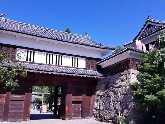 上田城址公園まで2100m