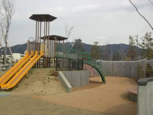 霞ヶ城公園まで550m