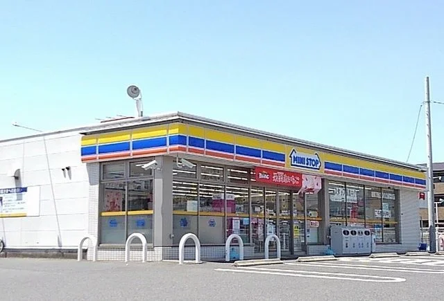 ミニストップ四日市泊小柳店まで400m