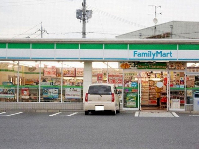 ファミリーマート湖南岩根店まで450m