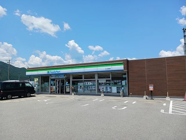 ファミリーマート氷上町稲継店まで2100m