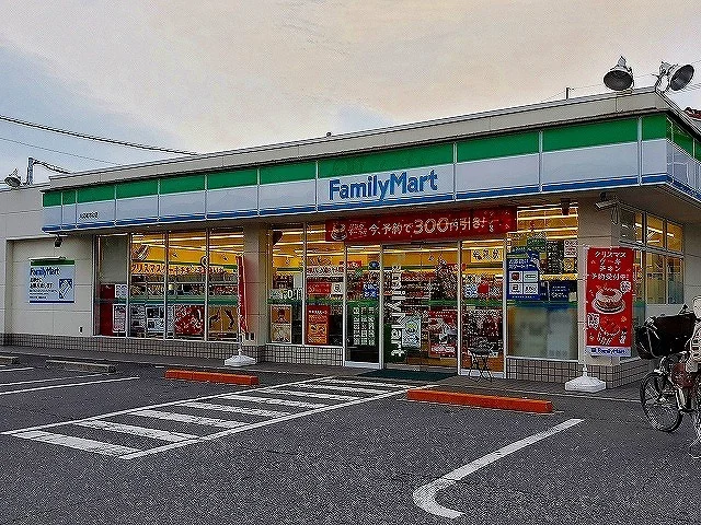 ファミリーマート様まで600m