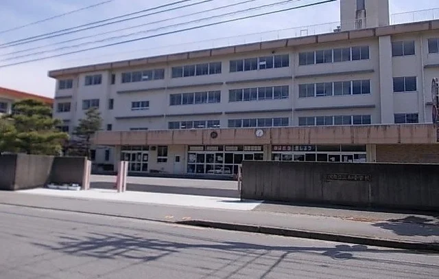 三和小学校まで400m