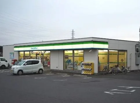 ファミリーマートまで550m
