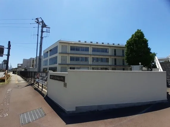 前橋市立元総社南小学校まで900m