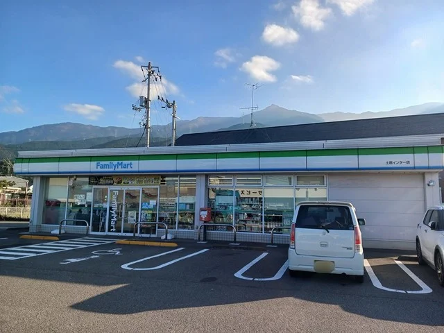 ファミリーマート土居インター店まで654m