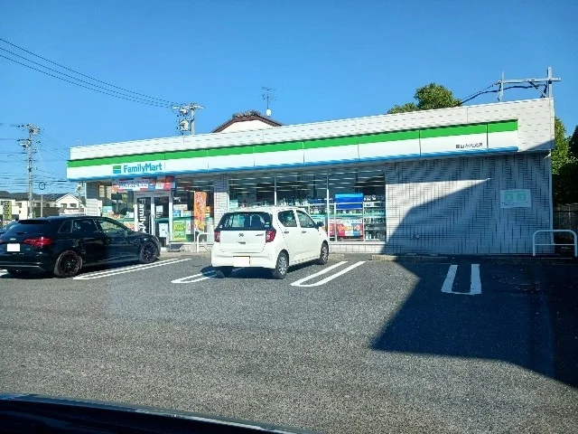 ファミリーマートまで980m