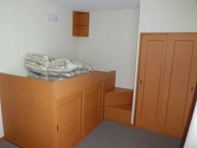 布団が付くのは短期契約の時のみです。