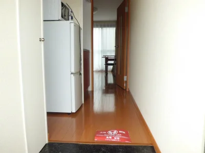 メイプルカラーのフローリング。