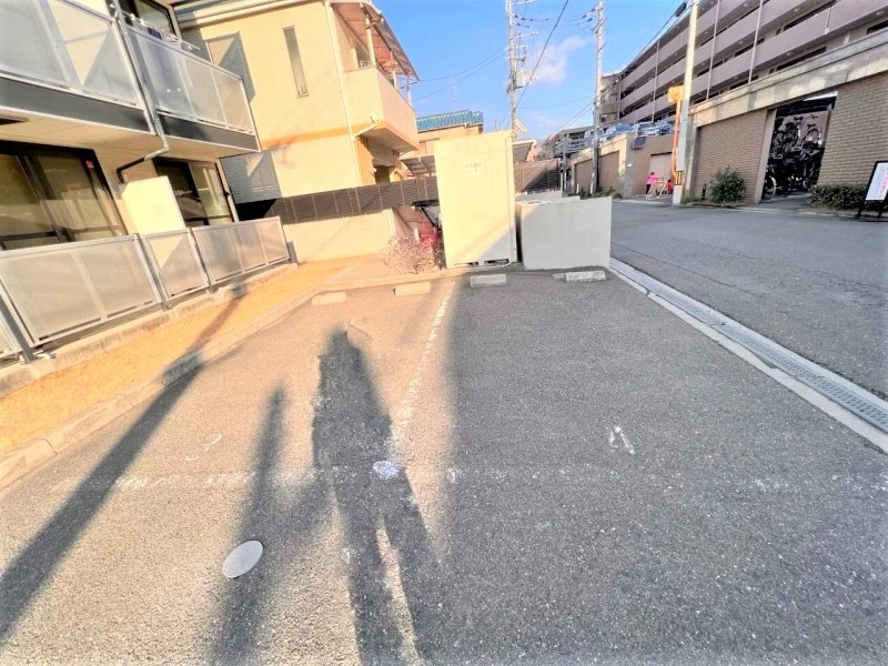 駐車場は別料金となります。