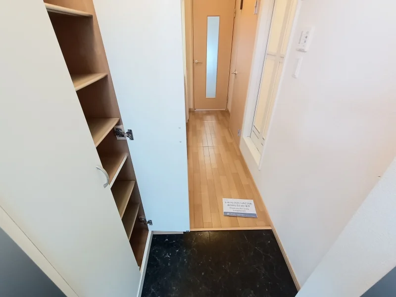 実際の玄関は仕様が異なる場合がございます