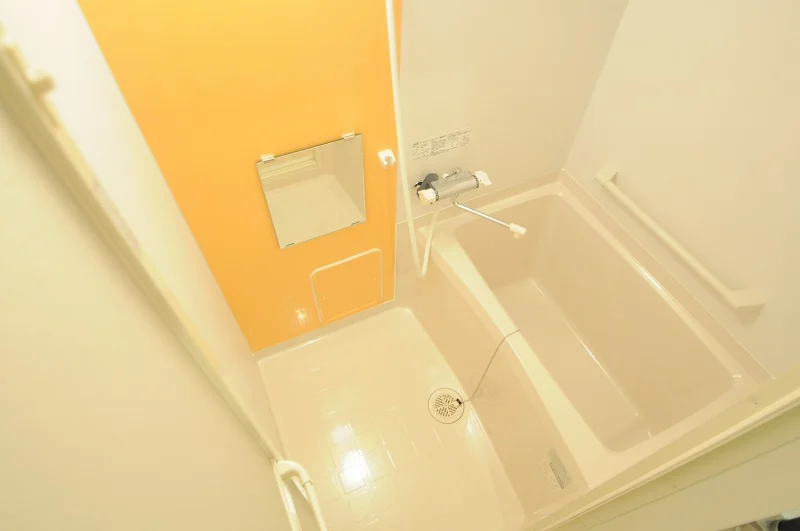 浴室乾燥機完備　おしゃれなカラーパネル採用