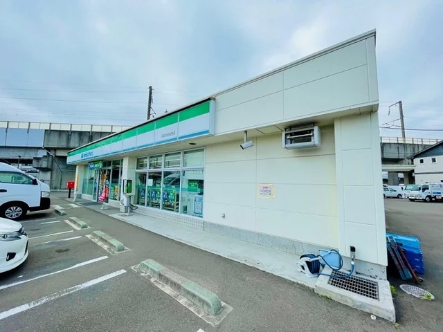 ファミリーマート名取高舘吉田店まで250m