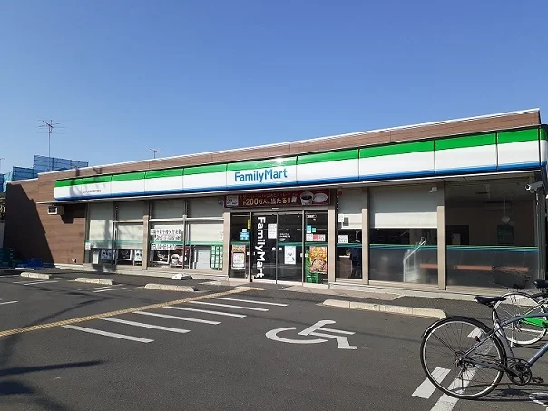ファミマ　さいたま栄和5丁目店まで400m