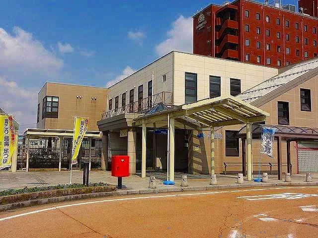 砺波駅まで1300m