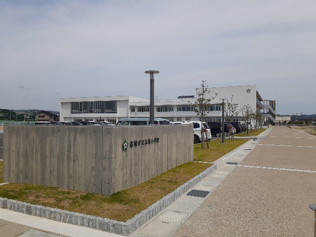 五位小学校まで700m