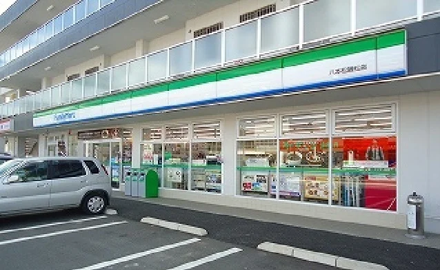 ファミリーマートまで220m