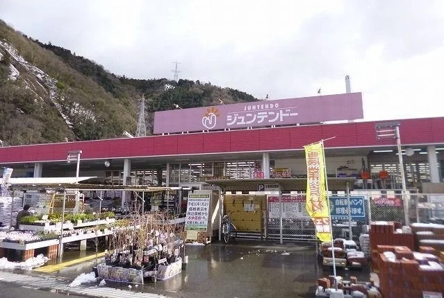 ジュンテンドーまで1500m