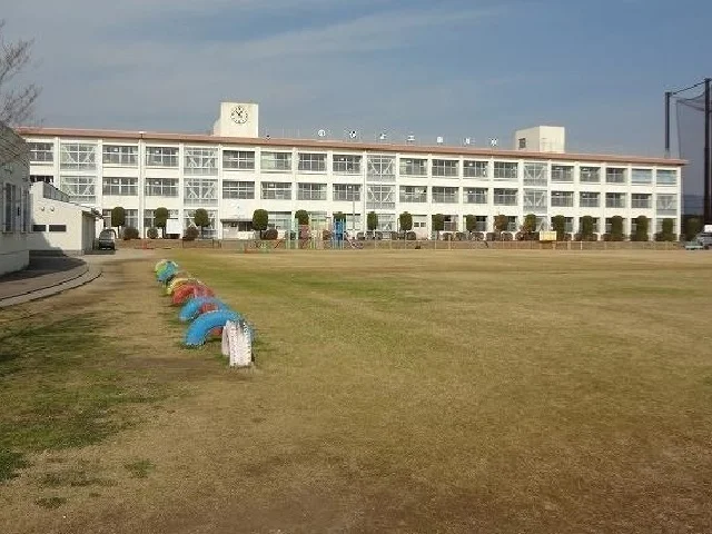 三田川小学校まで1800m