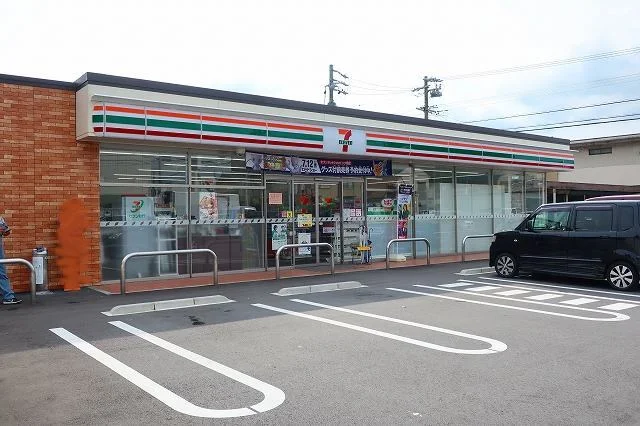 セブンイレブンまで850m