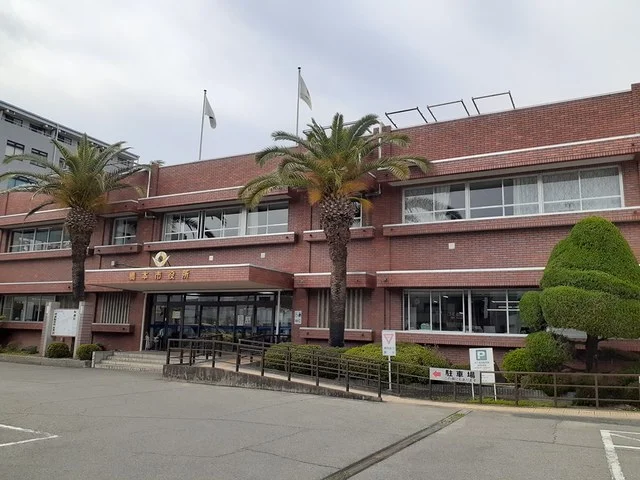 橋本市役所まで613m