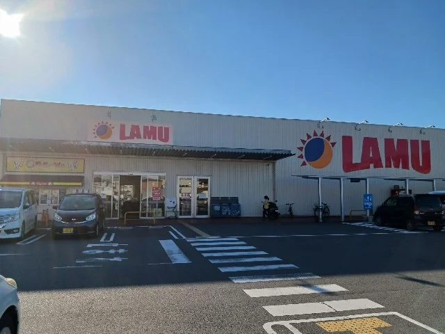 ラ・ムー新居浜店まで1500m